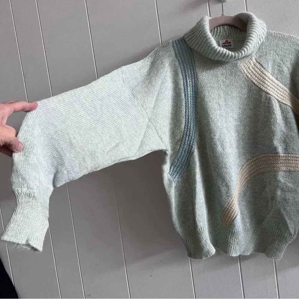 Vintage Mohair Wool Blend Made In Italy Trurtleneck Sweater